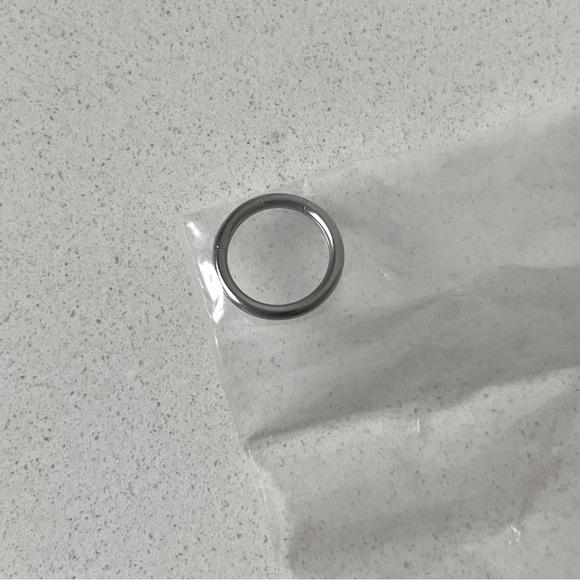 NEW 16g Titanium septum clicker ring (8mm) - Picture 3 of 4